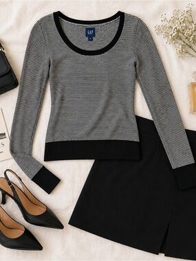 🖤 H&M Black & White Striped Knit Top | Scoop Neck Stretch Sweater | US 4 🖤